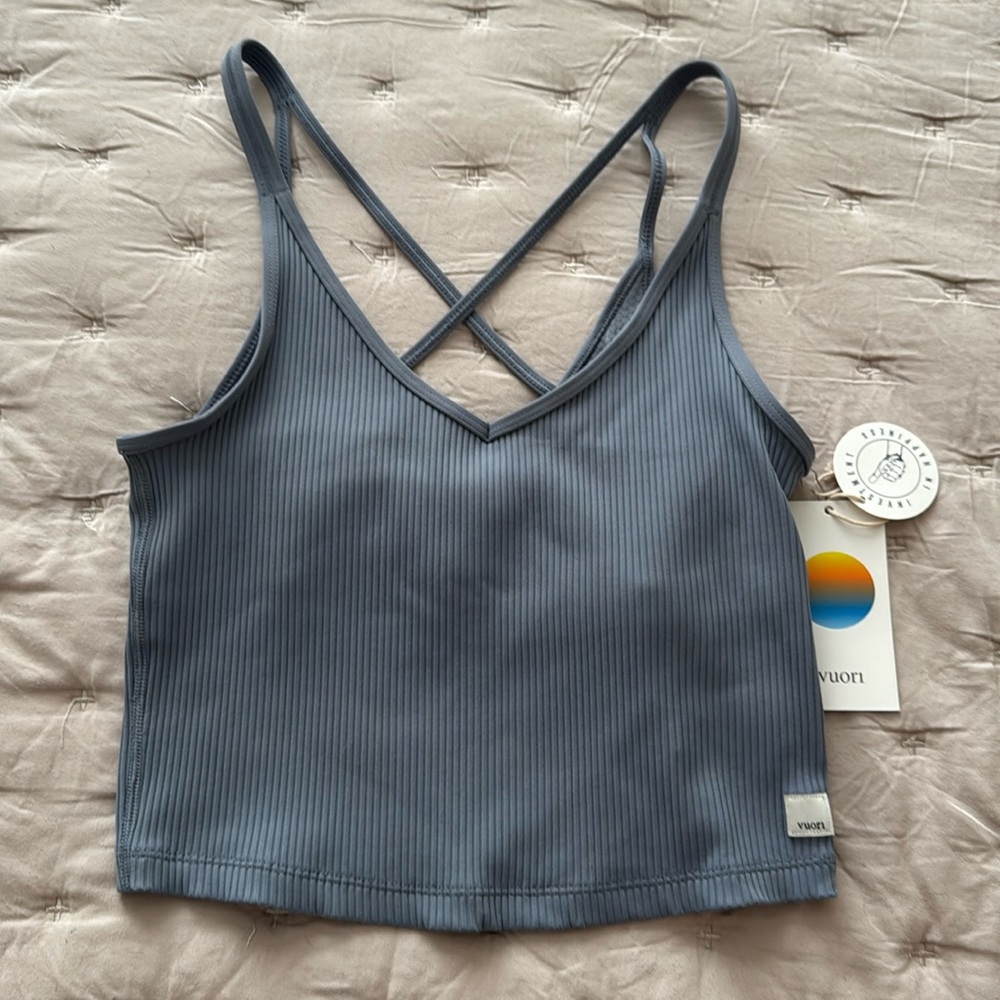Vuori Cropped Tank, Cross back straps, v-neck, size M
